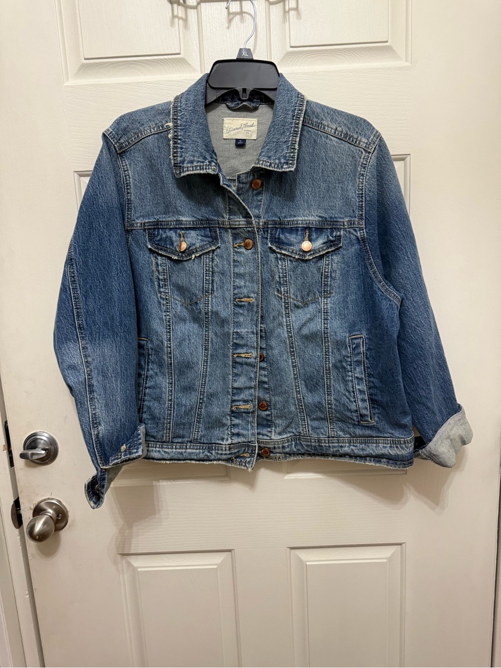 Universal Thread Medium Wash Denim Trucker Jacket